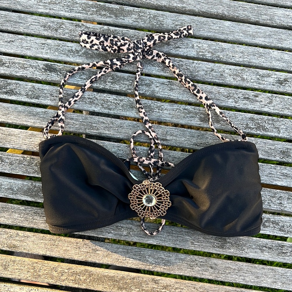 Black bathing suit top with cheetah pattern straps. *Also can be worn strapless*